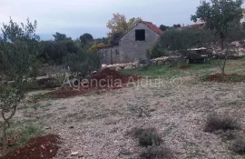 Brač Donji Humac 10630 m2 sa objektom, Nerežišća, Terrain