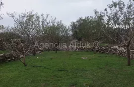 Brač Donji Humac 10630 m2 sa objektom, Nerežišća, Terrain