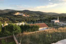 Brač - Donji Humac 6500 m2 građevinsko zemljište, Nerežišća, Terreno