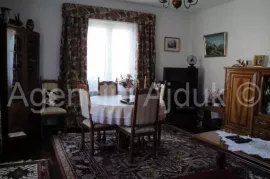 Brač, Supetar villa-kuća 400 m2, 50m od mora certifikat!, Supetar, بيت