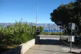 Brač, Supetar villa-kuća 400 m2, 50m od mora certifikat!, Supetar, بيت