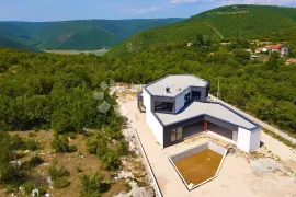 Villa na mirnoj lokacija u blizini Labina!, Labin, Casa