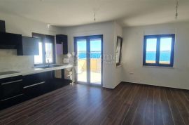 LUKSUZAN APARTMAN PORED MORA U POVLJANI, Povljana, Flat