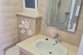 LUKSUZAN APARTMAN PORED MORA U POVLJANI, Povljana, Appartement