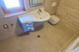 LUKSUZAN APARTMAN PORED MORA U POVLJANI, Povljana, Appartement