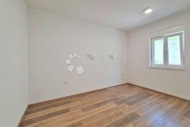 PREDIVNA KUĆA SA BAZENOM 640m2 6 STANOVA!!, Viškovo, Casa