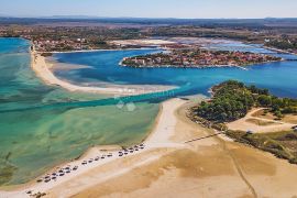 NIN- LUKSUZNA KUĆA 100M OD PLAŽE S 2 BAZENA, Nin, Ev