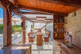 VILLA NA RUBU SELA NEDALEKO MORA, Novigrad, Kuća