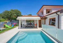 VILLA NA RUBU SELA NEDALEKO MORA, Novigrad, House