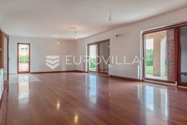 Zagreb Remete trosoban penthouse u urbanoj vili, Zagreb, Kвартира