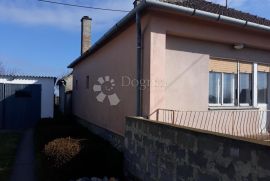 Kuća,100 m² + plac 345m²  B.P.Selo,Baranja, Petlovac, Дом