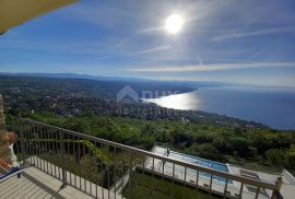 OPATIJA, BREGI- Predivna vila s četiri velika stana i očaravajućim pogledom na Kvarnerski zaljev u prirodnom  okruženju, Matulji, Casa