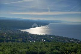 OPATIJA, BREGI- Predivna vila s četiri velika stana i očaravajućim pogledom na Kvarnerski zaljev u prirodnom  okruženju, Matulji, Дом