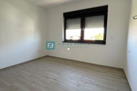 VODICE, novo, pogled, 350 m od mora, krovna terasa 127 m2, Vodice, Appartement