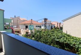 VODICE, novo, pogled, 350 m od mora, krovna terasa 127 m2, Vodice, Appartement