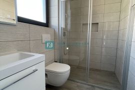 VODICE, novo, pogled, 350 m od mora, krovna terasa 127 m2, Vodice, Appartement