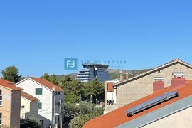 VODICE, novo, pogled, 350 m od mora, krovna terasa 127 m2, Vodice, Appartement