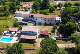 Poreč, okolica, autohtona istarska vila sa prostranim imanjem!, Poreč, Casa