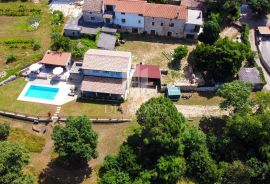 Poreč, okolica, autohtona istarska vila sa prostranim imanjem!, Poreč, Casa