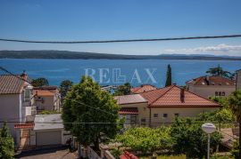 Crikvenica - kuća s restoranom na top lokaciji, Crikvenica, Maison