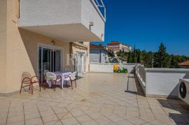 Crikvenica - kuća s restoranom na top lokaciji, Crikvenica, Maison