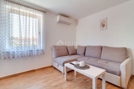 ISTRA, PULA - Apartmanska kuća s bazenom i uređenom okućnicom, Pula, House