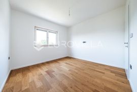 Dugo Selo, vrhunska NOVOGRADNJA, četverosoban penthouse 167 m2, Appartment