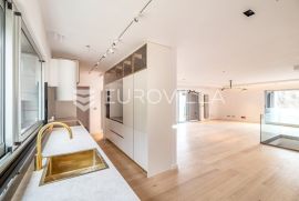 Zagreb, Gornje Prekrižje luksuzan četverosoban stan na 1 katu + 3 garaže, Zagreb, Apartamento