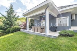 Zagreb, Jelekovići, prekrasna vila NKP 303,5 m2 na parceli 1786 m2, Zagreb, Σπίτι