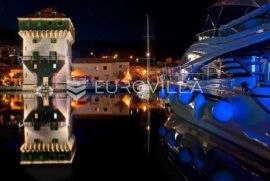 Luksuzna villa s bazenom, 1. red do mora Trogir, Trogir, Casa