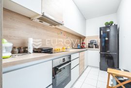 Zagreb, Špansko, trosoban stan NKP 73 m2 + garažno parkirno mjesto, Zagreb, Apartamento