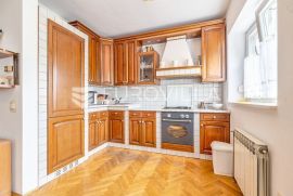 Zagreb, Mikulići, trosoban stan u visokom prizemlju 72,33m2, Zagreb, Wohnung