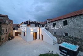 Hvar, Jelsa, moderna kuća u centru mjesta, Jelsa, House