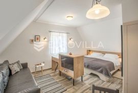 Plitvice, unikatna kuća s 4 apartmana, Plitvička Jezera, Ev