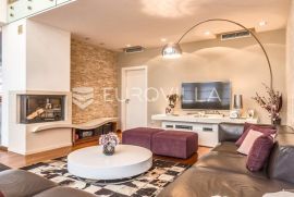 Sesvete, prekrasna vila 530m2 s dvorištem 1050m2, Zagreb, Ev