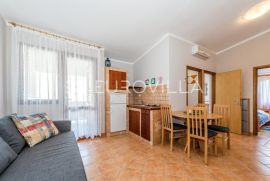 Šibenik, Grebaštica, kuća s apartmanima drugi red od mora, Šibenik - Okolica, Kuća