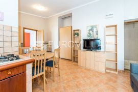 Šibenik, Grebaštica, kuća s apartmanima drugi red od mora, Šibenik - Okolica, بيت