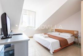 Novalja, kuća s 10 apartmana blizu centra s pogledom na more, Novalja, Famiglia