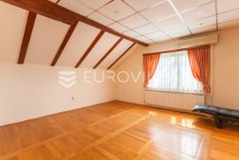 Zagreb Mikulići samostojeća kuća 300m2 na parceli 520m2, Zagreb, بيت