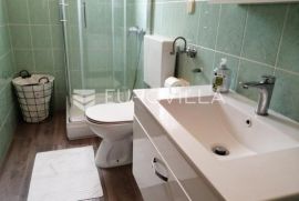 Istra, Medulin, kuća sa 9 apartmana, pogledom more NKP 55O m2, Medulin, Famiglia