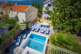 Cavtat, Vila s 14 apartmana 252 m2, Konavle, Ev