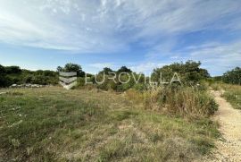 Medulin, veliko građevinsko zemljište na odličnoj lokaciji 1600 m2, Medulin, Terrain