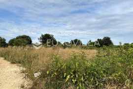 Medulin, veliko građevinsko zemljište na odličnoj lokaciji 1600 m2, Medulin, Terrain