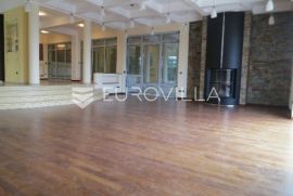 Zagreb, Gornje Prekrižje prekrasna vila sa bazenom, 1000 m2, Zagreb, Ev