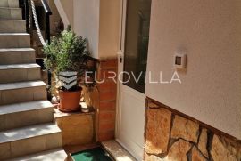 Istra, Rovinj, kuća s dva apartmana i vrtom 232 m2 u centru Rovinja, Rovinj, Ev