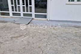 Split, najam prostora 180m2 uz 8 P-mjesta, Split, Commercial property