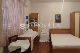 Pula, Giardini, višesoban stan, privatni parking, velika terasa, NKP 180 m2, Pula, Apartamento