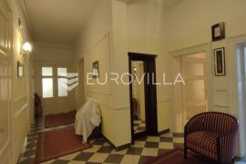 Pula, Giardini, višesoban stan, privatni parking, velika terasa, NKP 180 m2, Pula, Kвартира