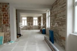 Pula, veliki uredski prostor na dvije etaže 300 m2, Pula, Propiedad comercial