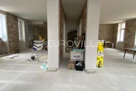 Pula, veliki uredski prostor na dvije etaže 300 m2, Pula, Propiedad comercial